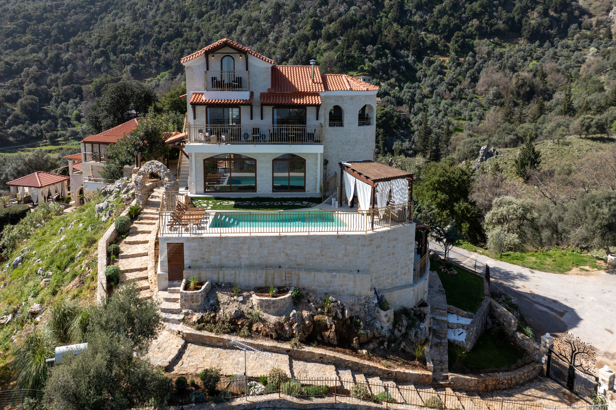 Geroulios Kastro Villa Complex 