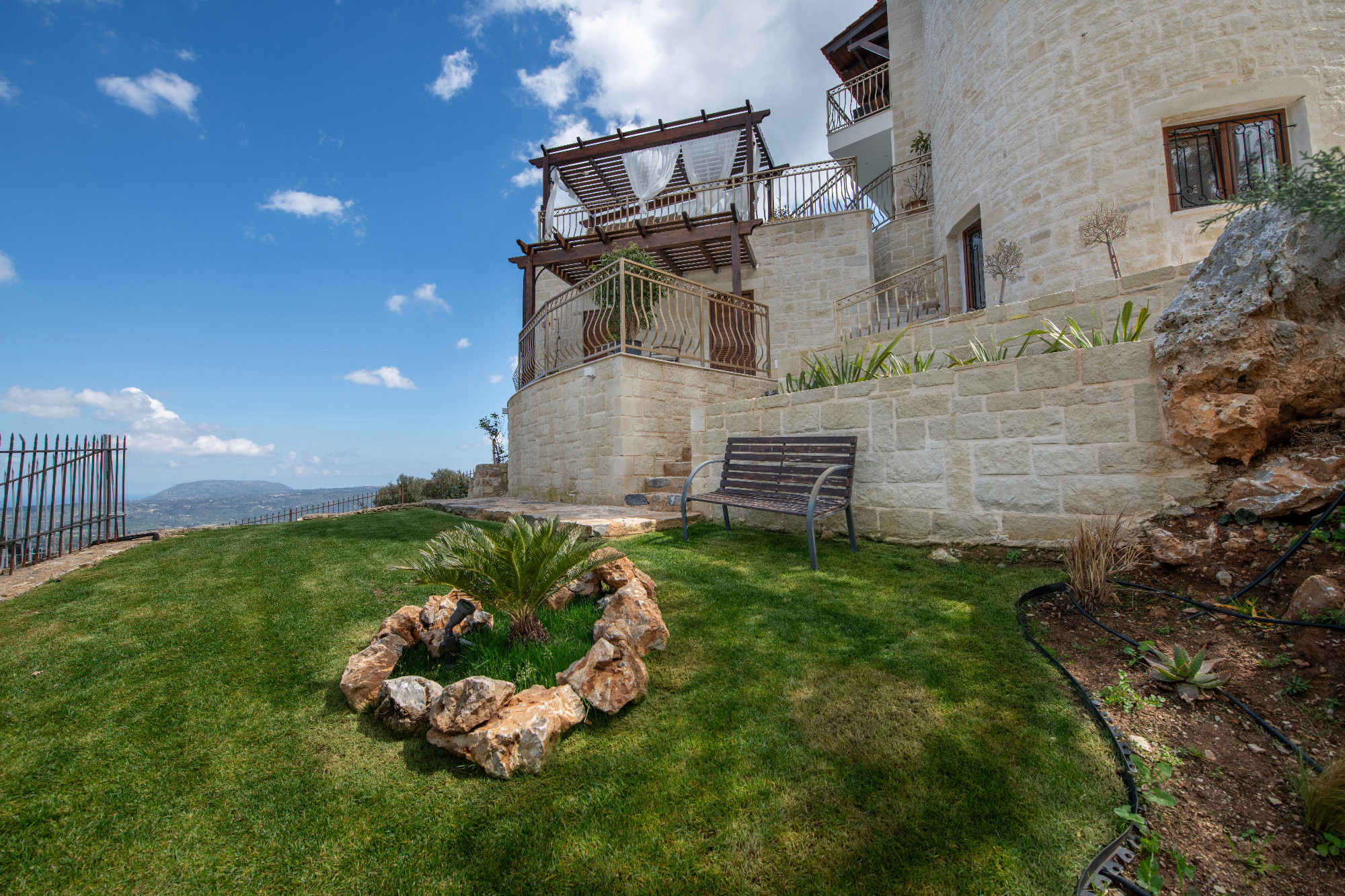 Geroulios Kastro Villa Complex 